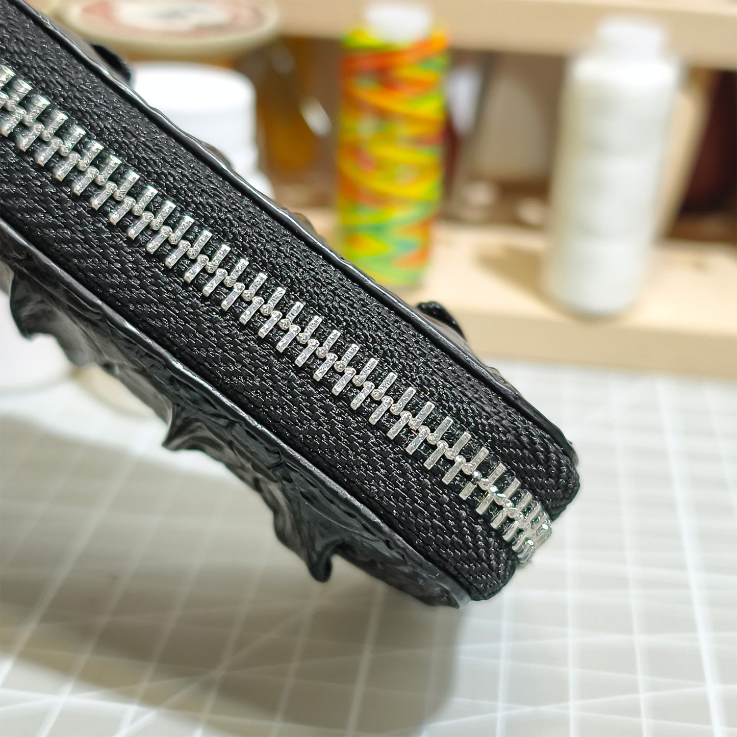 Handmade Genuine Alligator Leather Wallet: Zip-Around with Accordion Compartments