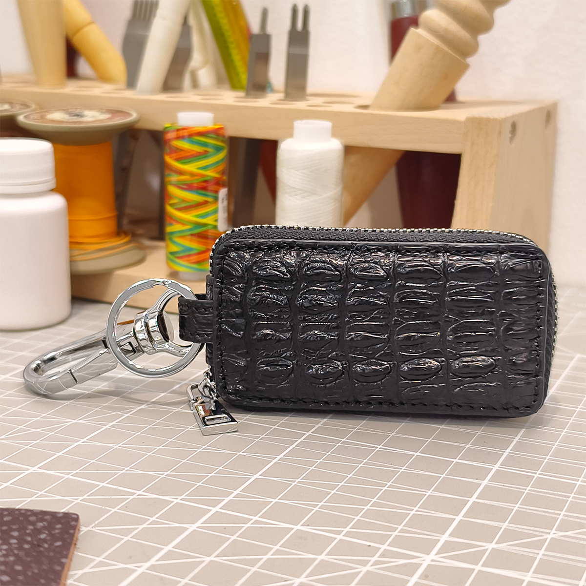 Handmade Genuine Alligator Leather Car Key Fob Case Protector, Glossy Black Natural Texture Artisanal Zip-around Design with Keychain