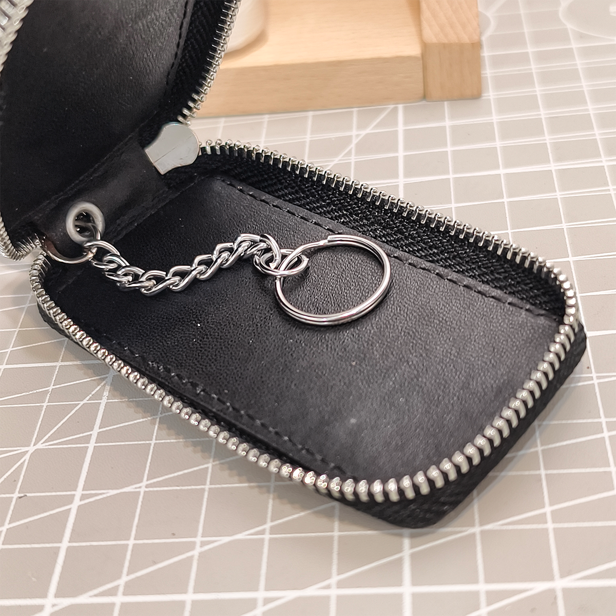 Handmade Genuine Alligator Leather Car Key Fob Case Protector, Glossy Black Natural Texture Artisanal Zip-around Design with Keychain