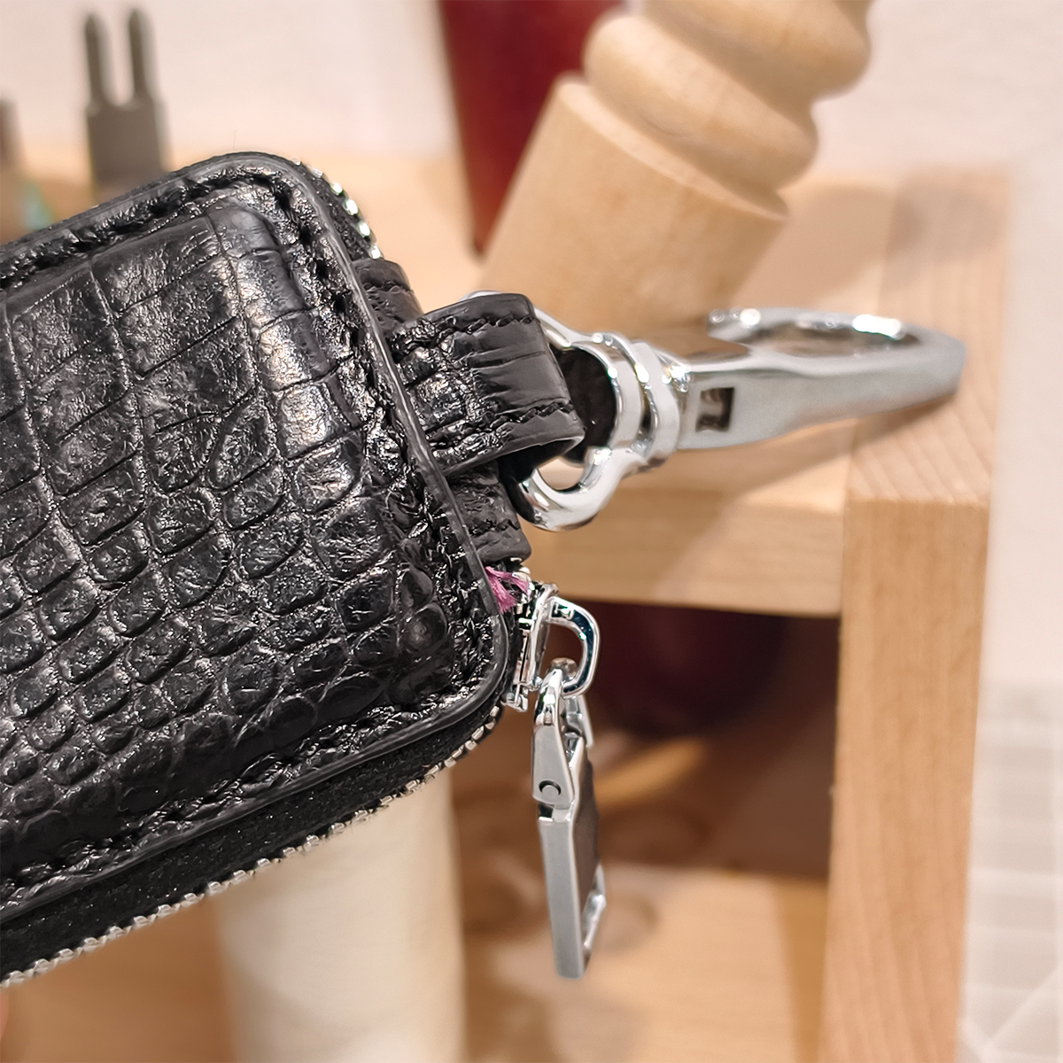 Handmade Genuine Alligator Leather Car Key Fob Case Protector, Glossy Black Natural Texture Artisanal Zip-around Design with Keychain