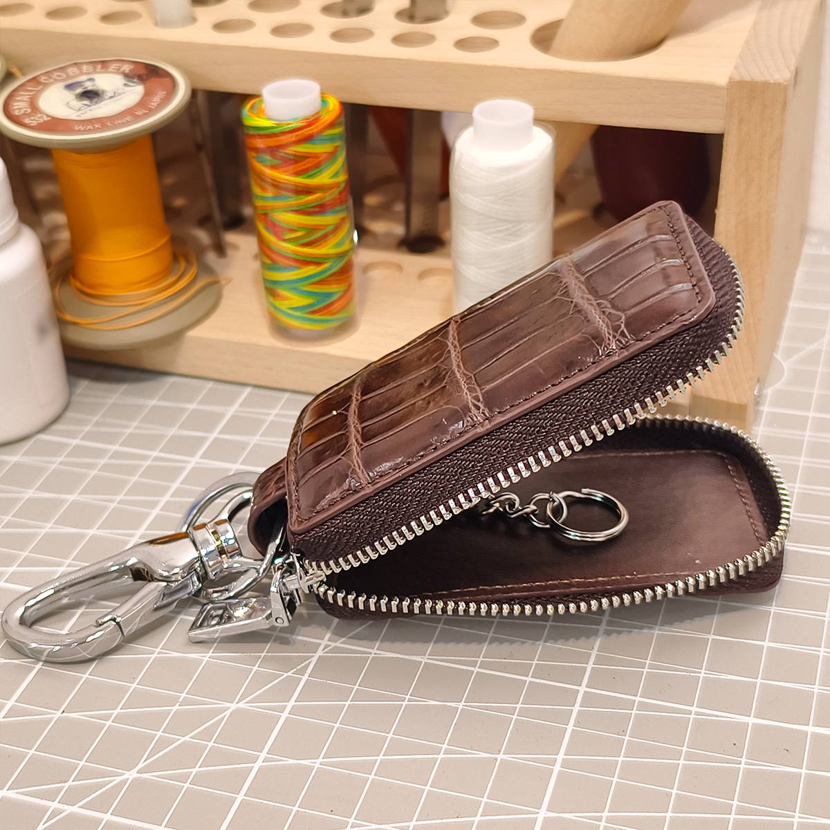 Handmade Genuine Alligator Leather Car Key Fob Case Protector, Glossy Brown Natural Texture Artisanal Zip-around Design with Keychain