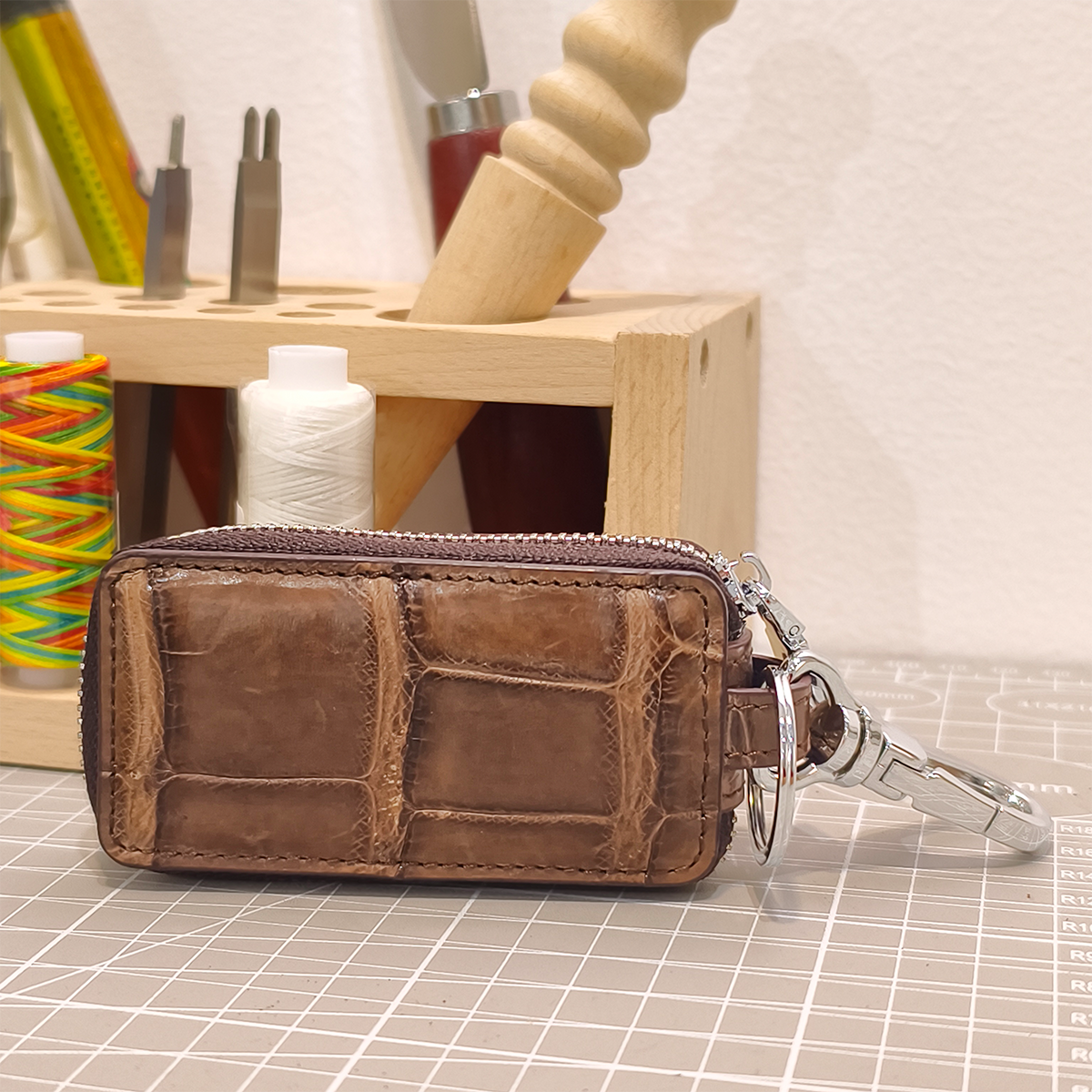 Handmade Genuine Alligator Leather Car Key Fob Case Protector, Glossy Brown Natural Texture Artisanal Zip-around Design with Keychain