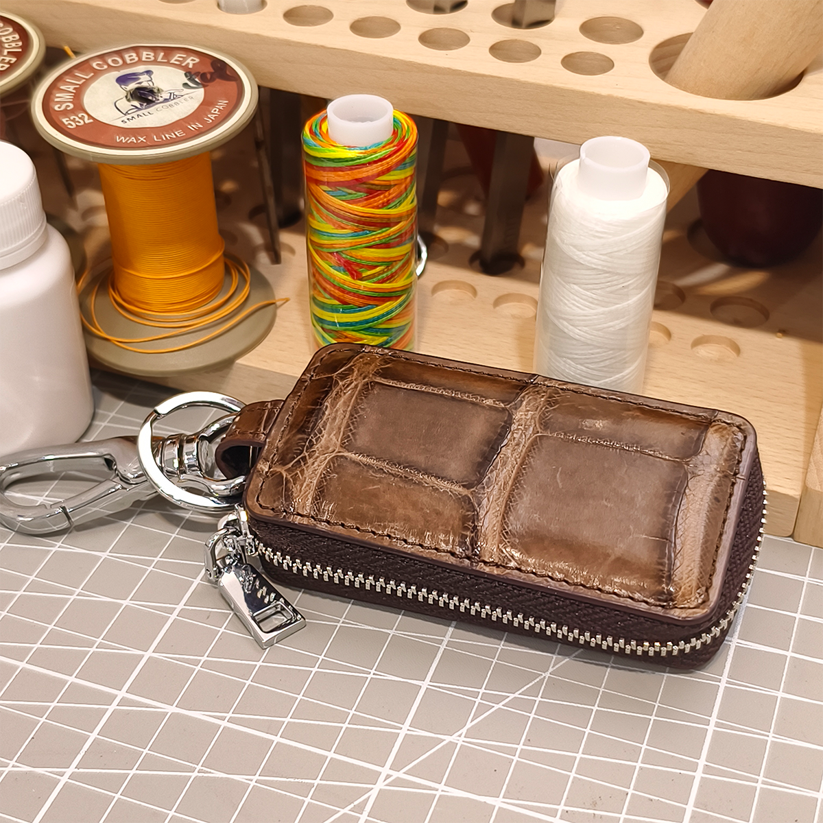 Handmade Genuine Alligator Leather Car Key Fob Case Protector, Glossy Brown Natural Texture Artisanal Zip-around Design with Keychain