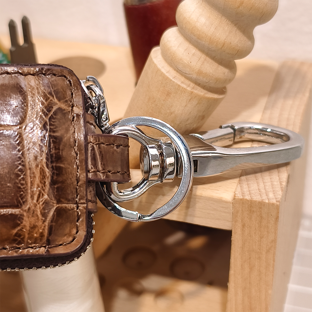 Handmade Genuine Alligator Leather Car Key Fob Case Protector, Glossy Brown Natural Texture Artisanal Zip-around Design with Keychain