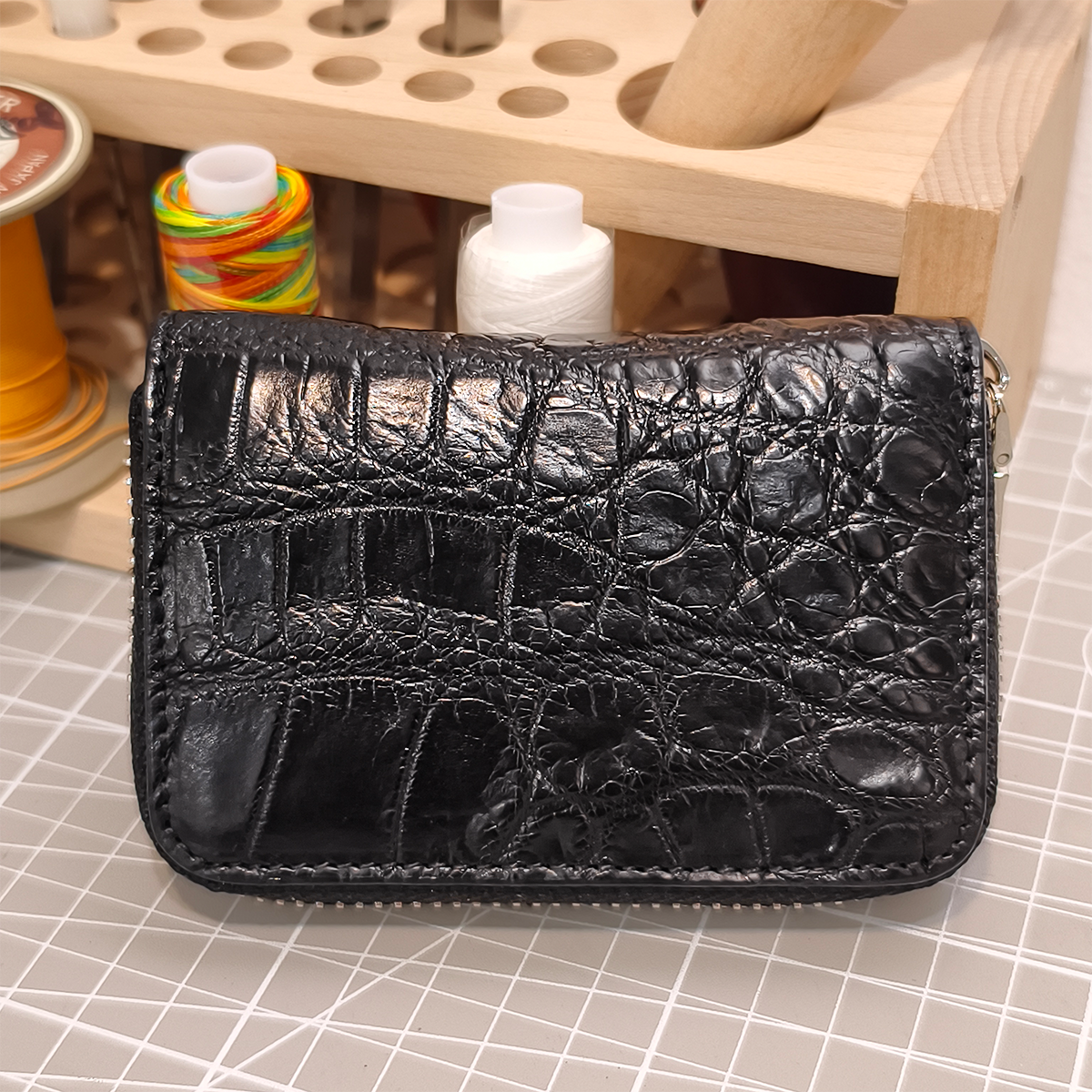 Handmade Genuine Alligator Leather Card Wallet, Glossy Black Natural Texture with Accordion Compartments