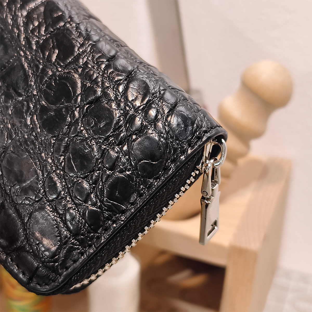 Handmade Genuine Alligator Leather Card Wallet, Glossy Black Natural Texture with Accordion Compartments