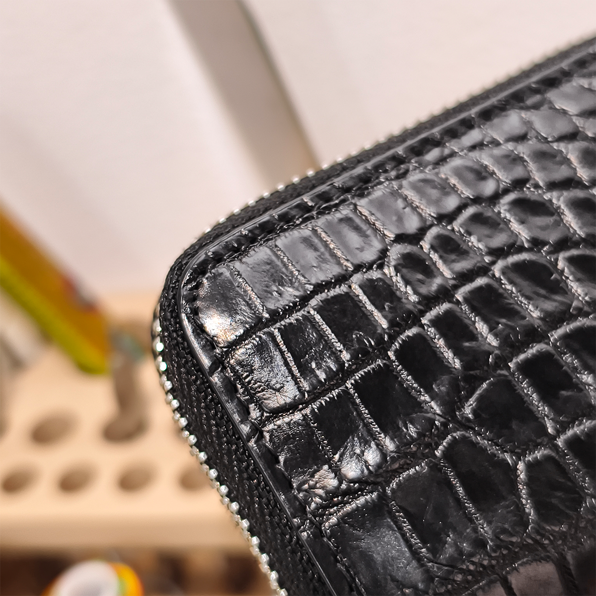 Handmade Genuine Alligator Leather Card Wallet, Glossy Black Natural Texture with Accordion Compartments