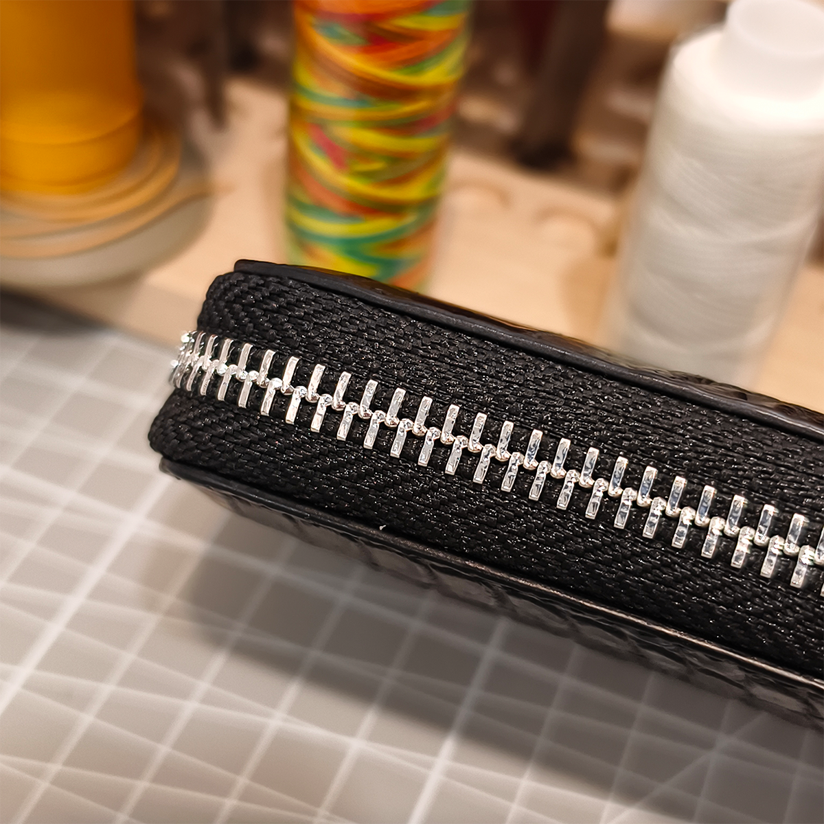 Handmade Genuine Alligator Leather Card Wallet, Glossy Black Natural Texture with Accordion Compartments