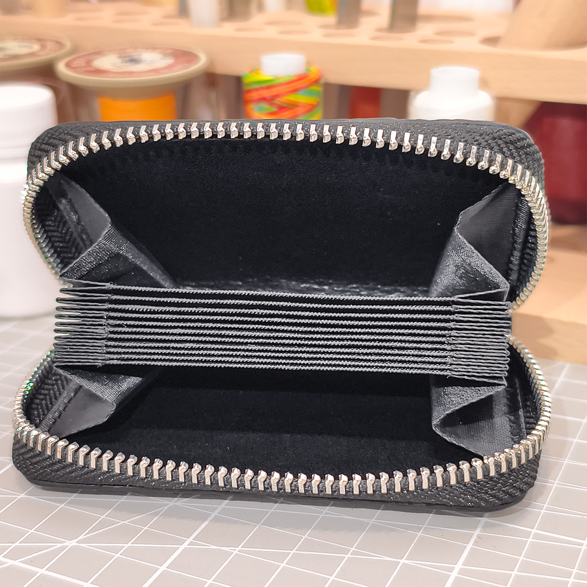 Handmade Genuine Alligator Leather Card Wallet, Glossy Black Natural Texture with Accordion Compartments