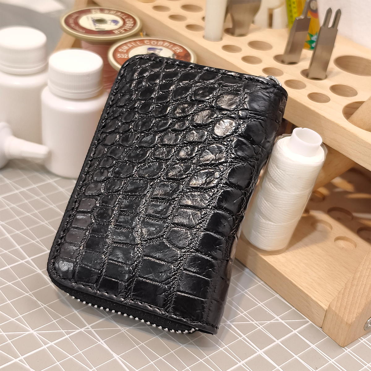 Handmade Genuine Alligator Leather Card Wallet, Glossy Black Natural Texture with Accordion Compartments