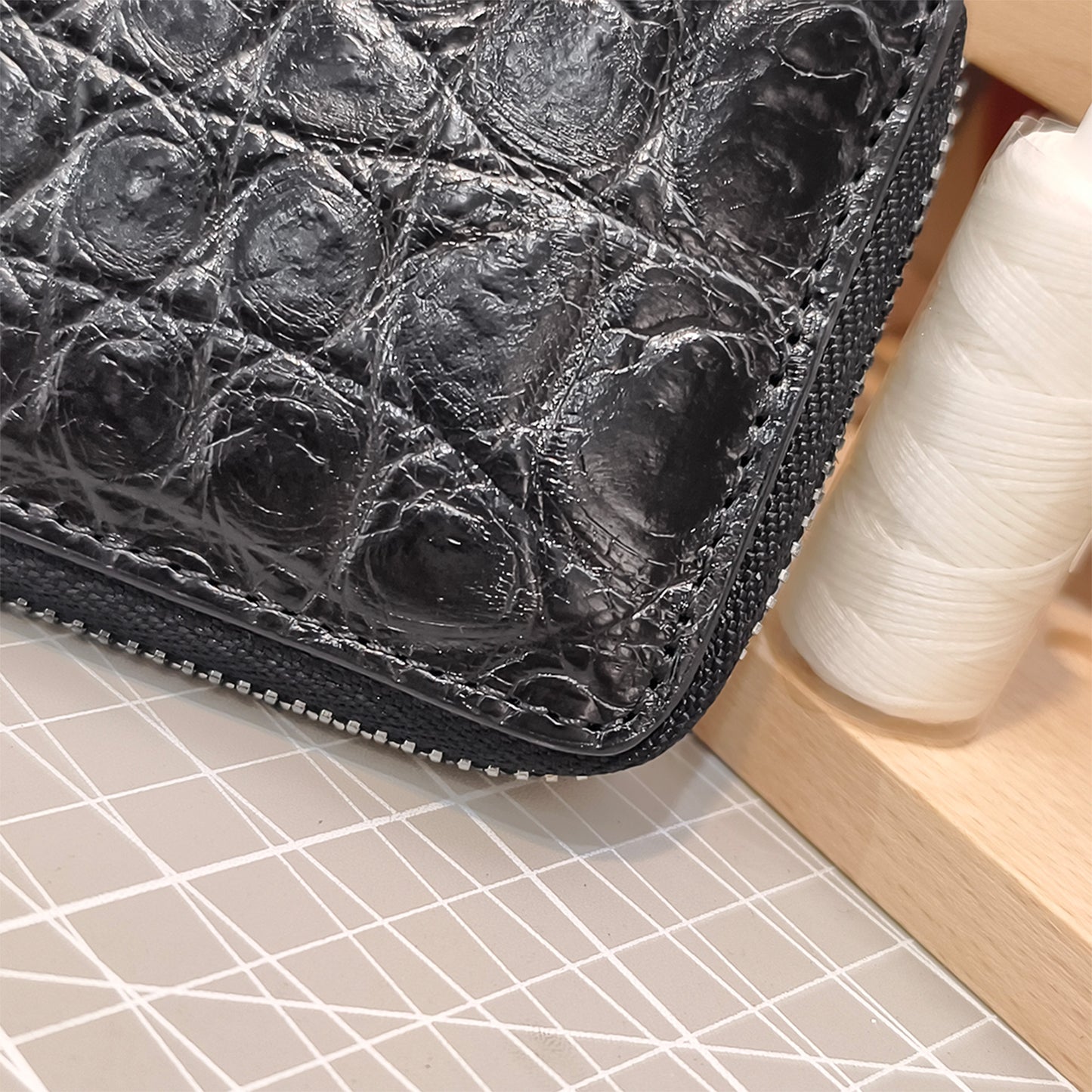 Handmade Genuine Alligator Leather Card & Keys Wallet Case : Glossy Black with Built-in Hooks