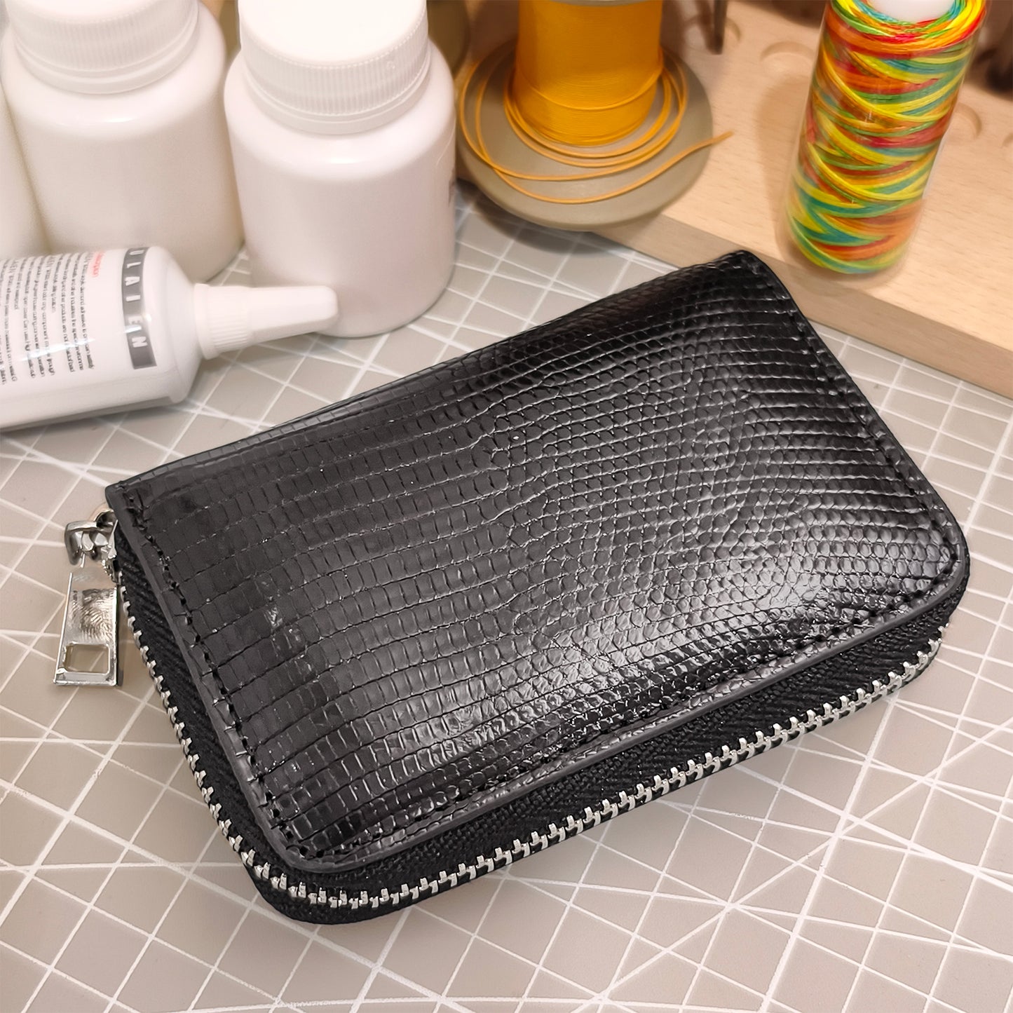 Handmade Genuine Lizard Leather Card Wallet Case: Glossy Black with Accordion Compartments