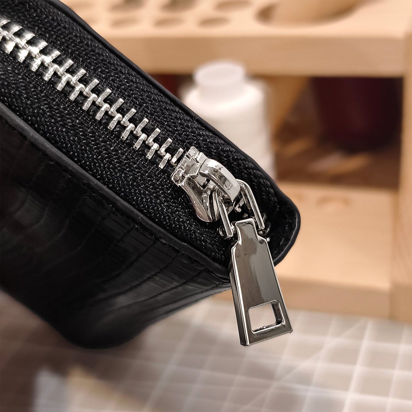 Handmade Genuine Lizard Leather Card Wallet Case: Glossy Black with Accordion Compartments