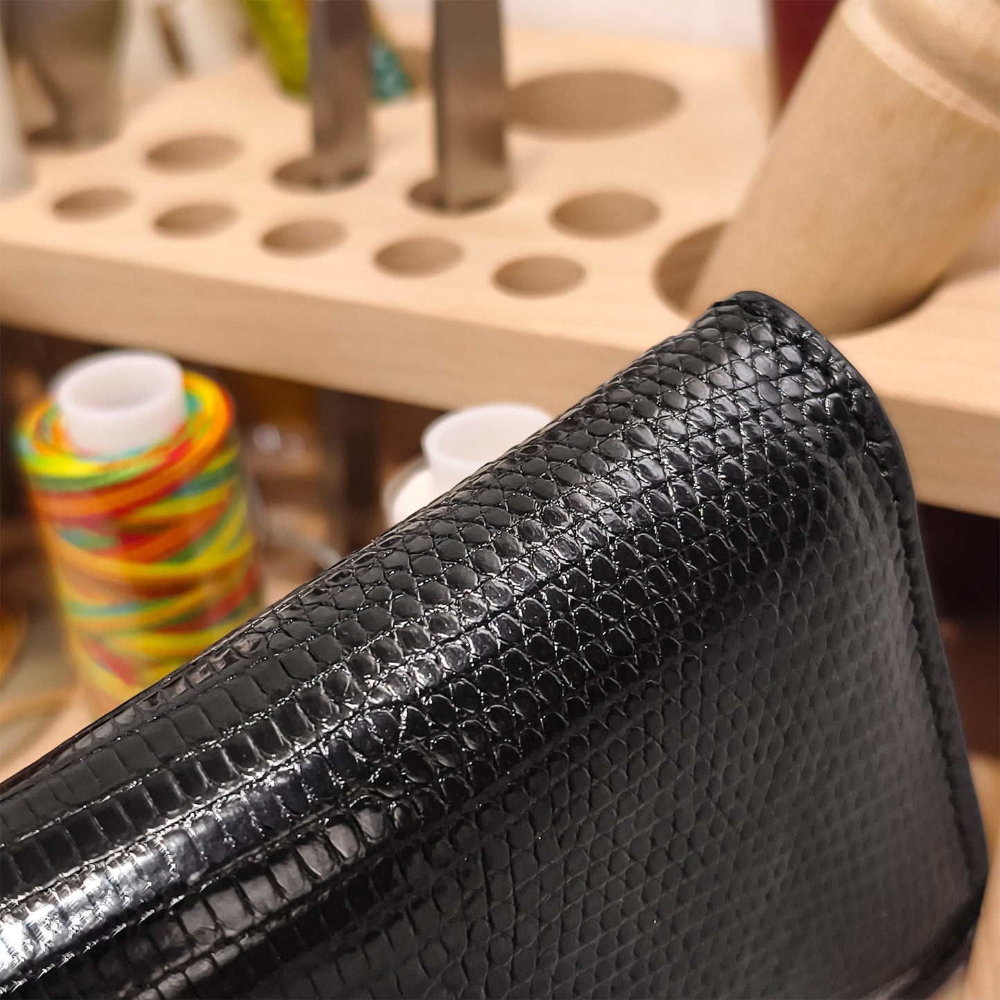 Handmade Genuine Lizard Leather Card Wallet Case: Glossy Black with Accordion Compartments