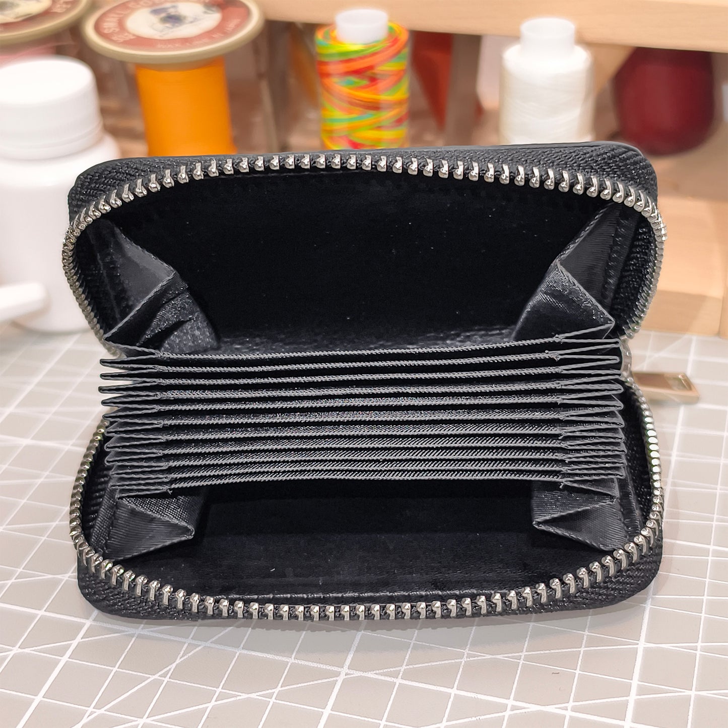 Handmade Genuine Lizard Leather Card Wallet Case: Glossy Black with Accordion Compartments