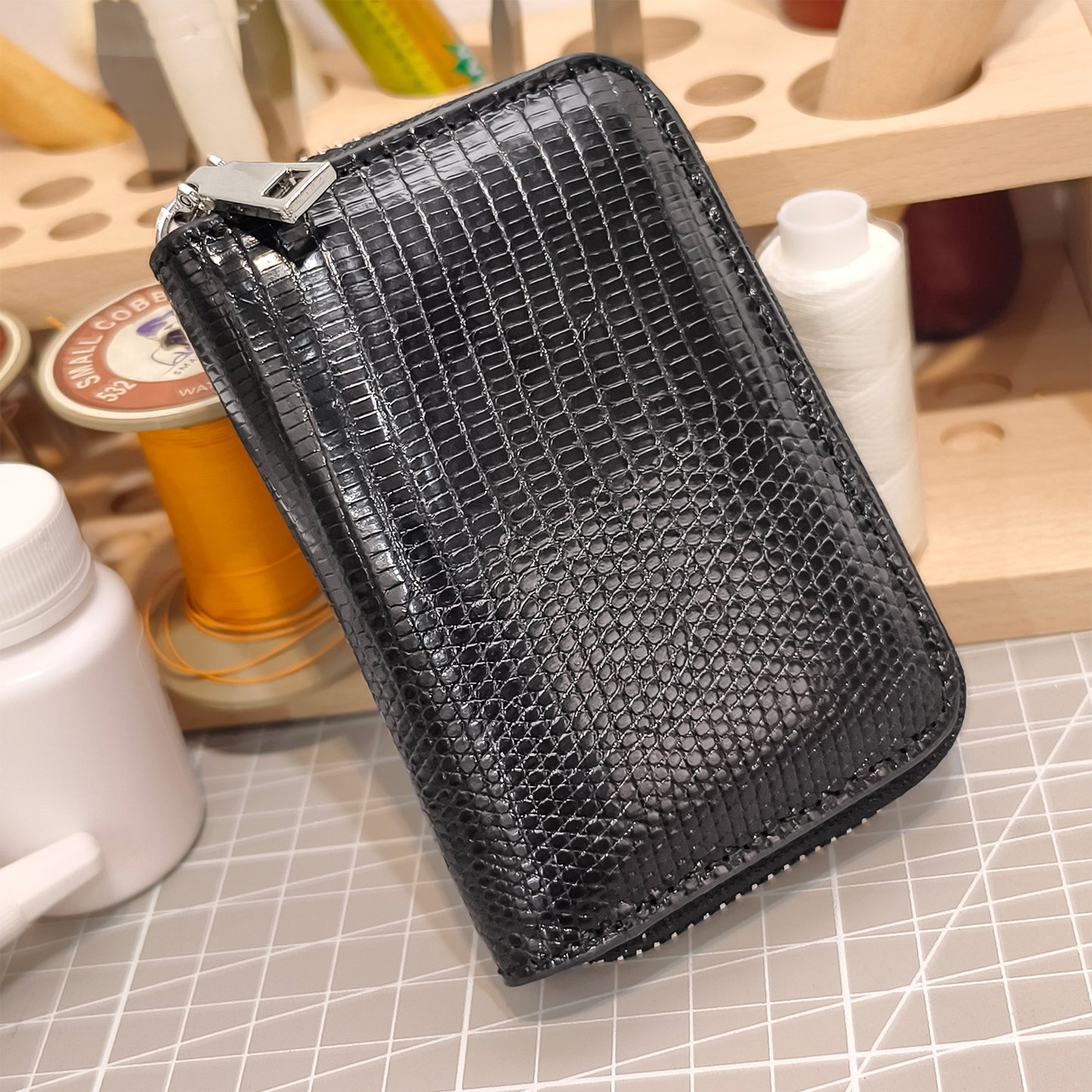 Handmade Genuine Lizard Leather Card Wallet Case: Glossy Black with Accordion Compartments